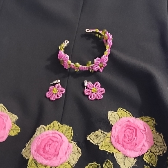 Y2K Vibrant Pink and Green Beaded Floral Jewelry Set Bracelet & Post Earrings - Picture 11 of 13